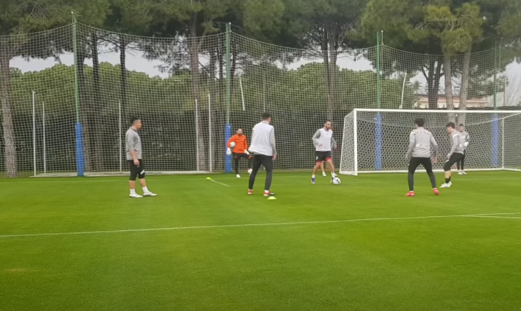 Fotbaliștii de la FCSB, în timpul unui antrenament din Antalya / Foto: Captură Youtube@fcsbtv