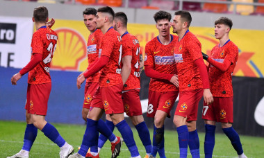 Risto Radunovic, alături de coechiperi în FCSB - Astra 3-0 / Foto: Sport Pictures