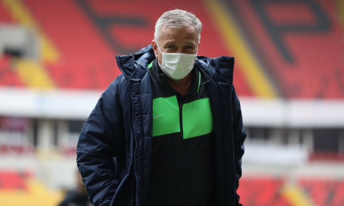 Dan Petrescu, înaintea debutului la Kayserispor / Foto: Twitter@KayserisporFK