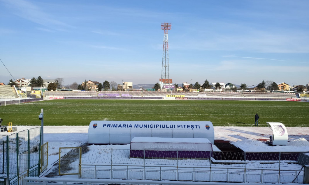 Galerie Foto Alt Stadion AceeaÈ™i Poveste Cum AratÄƒ Gazonul Inainte De Fc ArgeÈ™ Gaz Metan