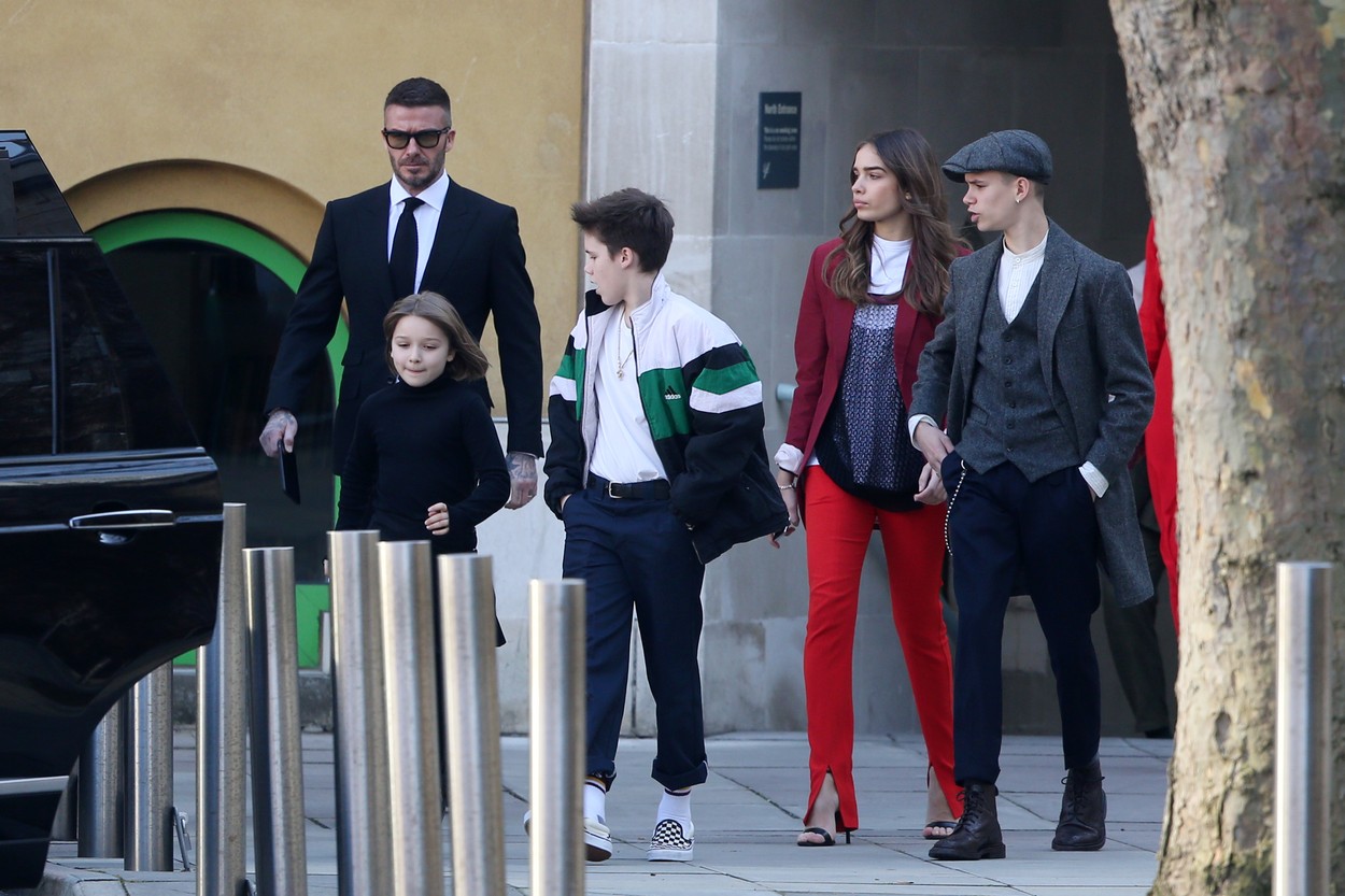 ”Copil răsfățat, de bani gata!” Fiul lui David Beckham cere 124.000 de euro pe un hanorac uzat, deși trăiește în lux