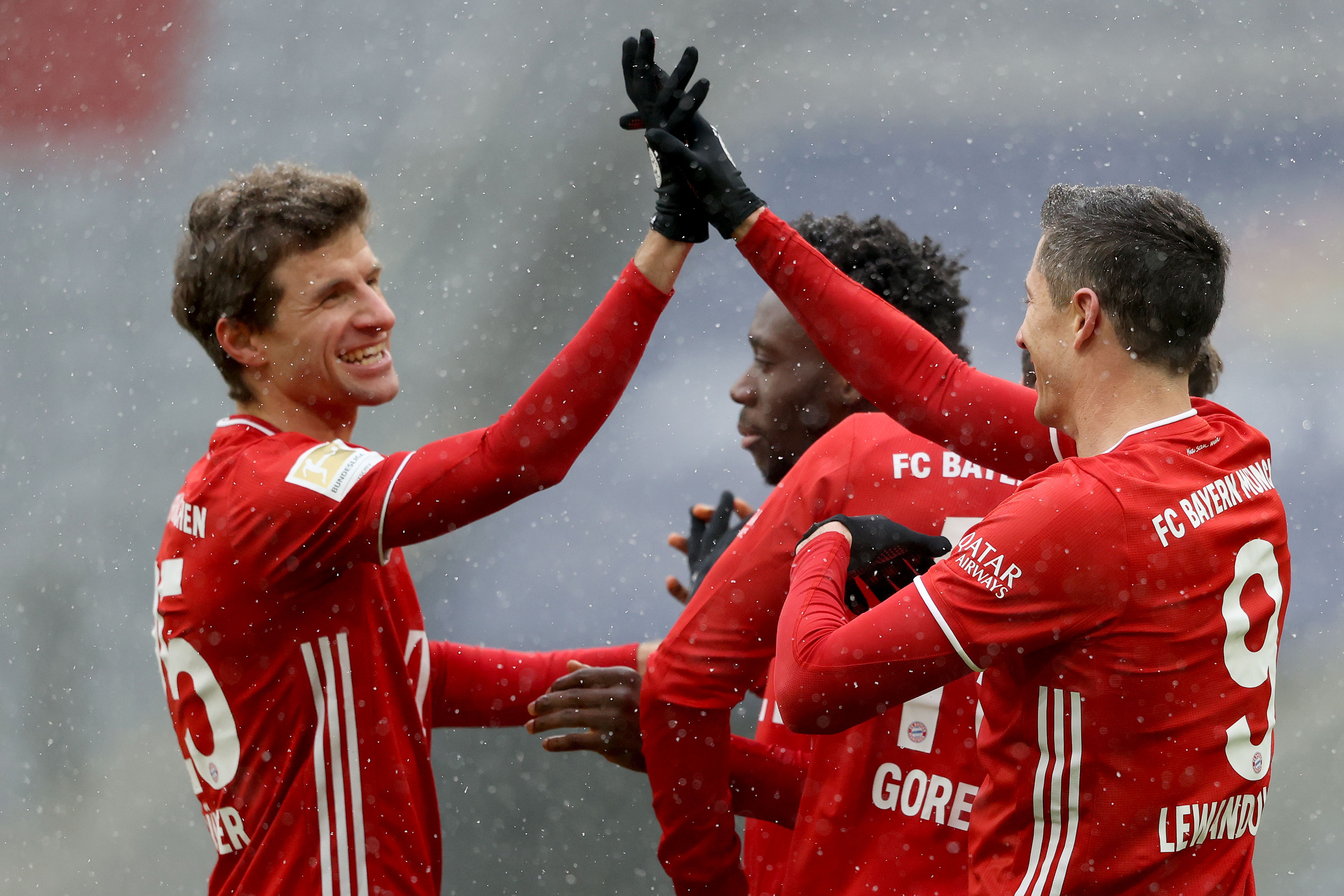 Bayern - Freiburg 2-1. Bavarezii se distanțează în fruntea clasamentului