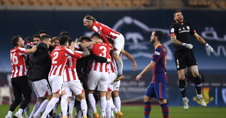 FC Barcelona v Athletic Club - Supercopa de Espana Final