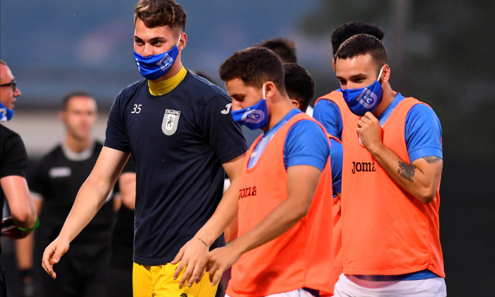 Antoni Ivanov (în centru), după meciul Universitatea Craiova - CFR Cluj 1-2 / Foto: Sport Pictures