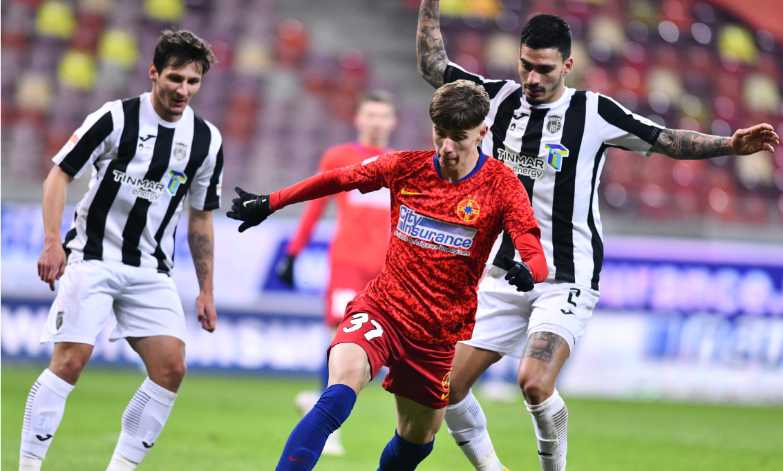 Ilie Dumitrescu, despre cel care i-a luat locul lui Dennis Man la FCSB: ”Se descurcă, nici Tănase nu se simte bine 9 fals!”