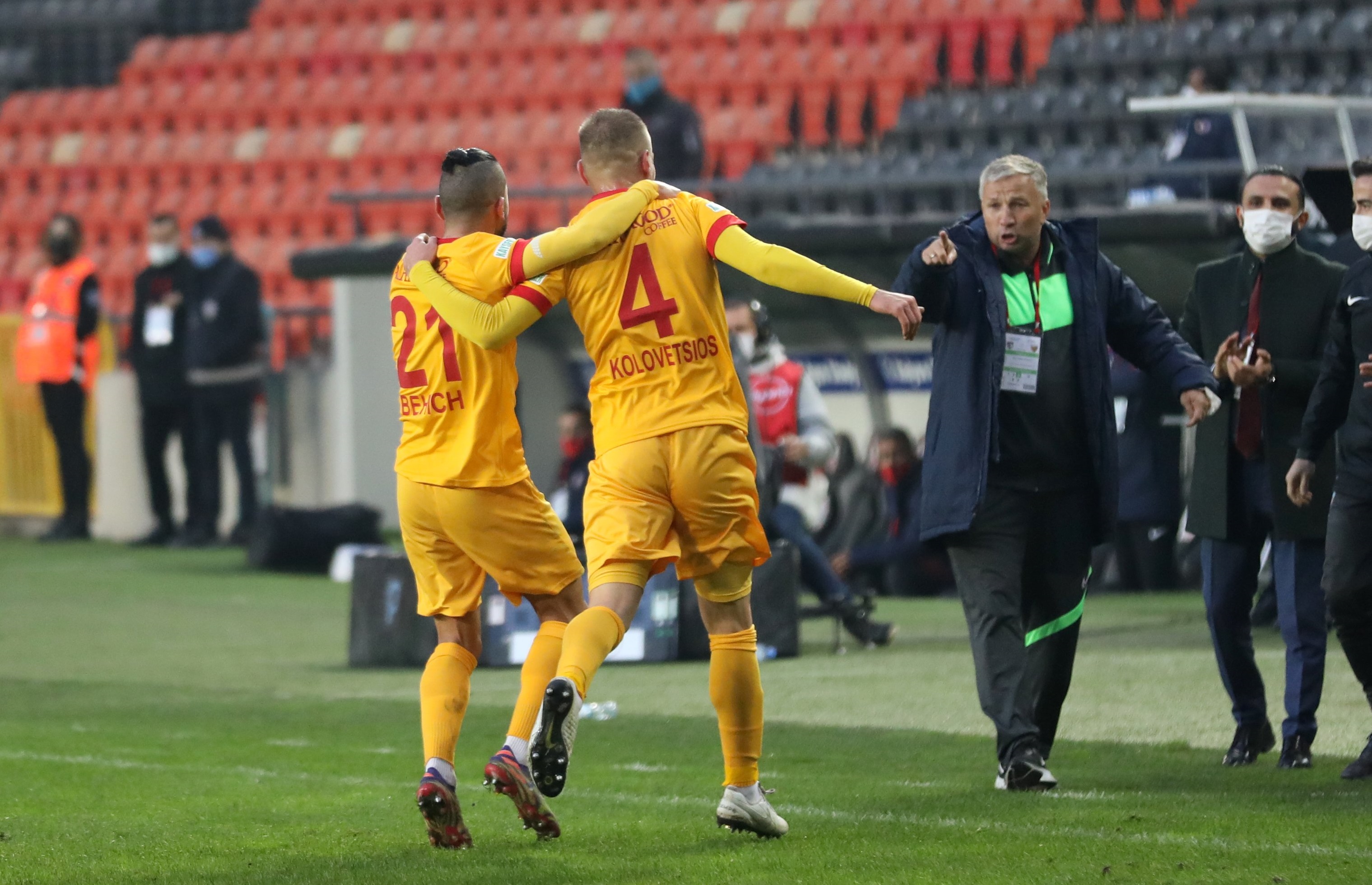 Kayserispor - Bașakșehir 2-0. Petrescu învinge campioana cu golurile lui Alibec și iese din zona retrogradării
