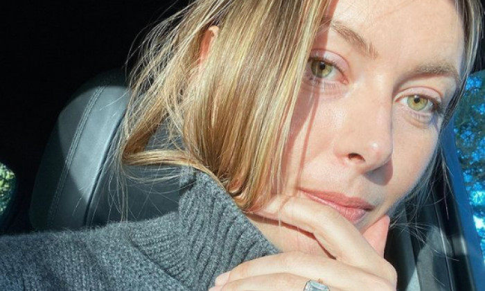 Inelul primit de Maria Sharapova de la viitorul său soţ,, Alexander Gilkes, valorează 330.000 de euro / Foto: Instagram @mariasharapova