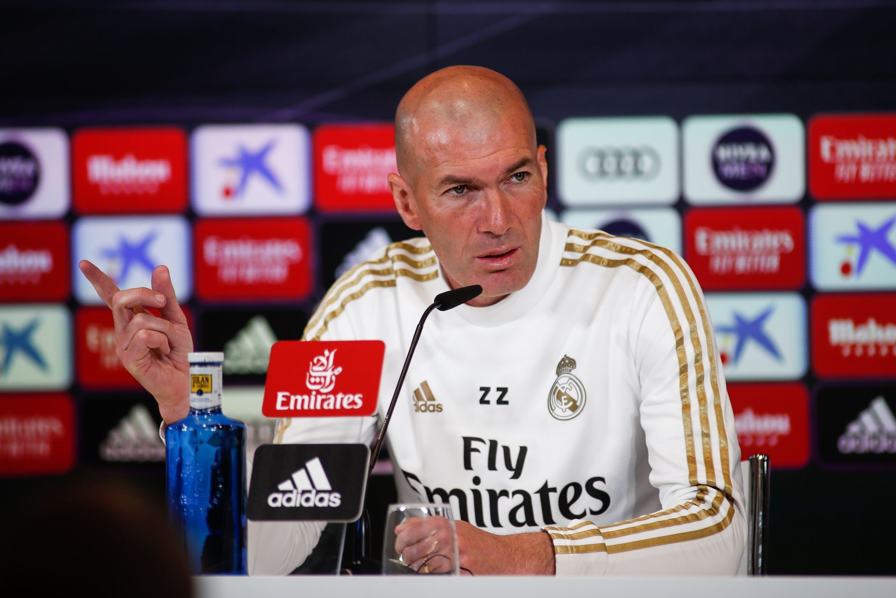 Zidane a răbufnit în fața jurnaliștilor, când a fost întrebat iar de Jovic: "E ușor să dați toată vina pe mine"