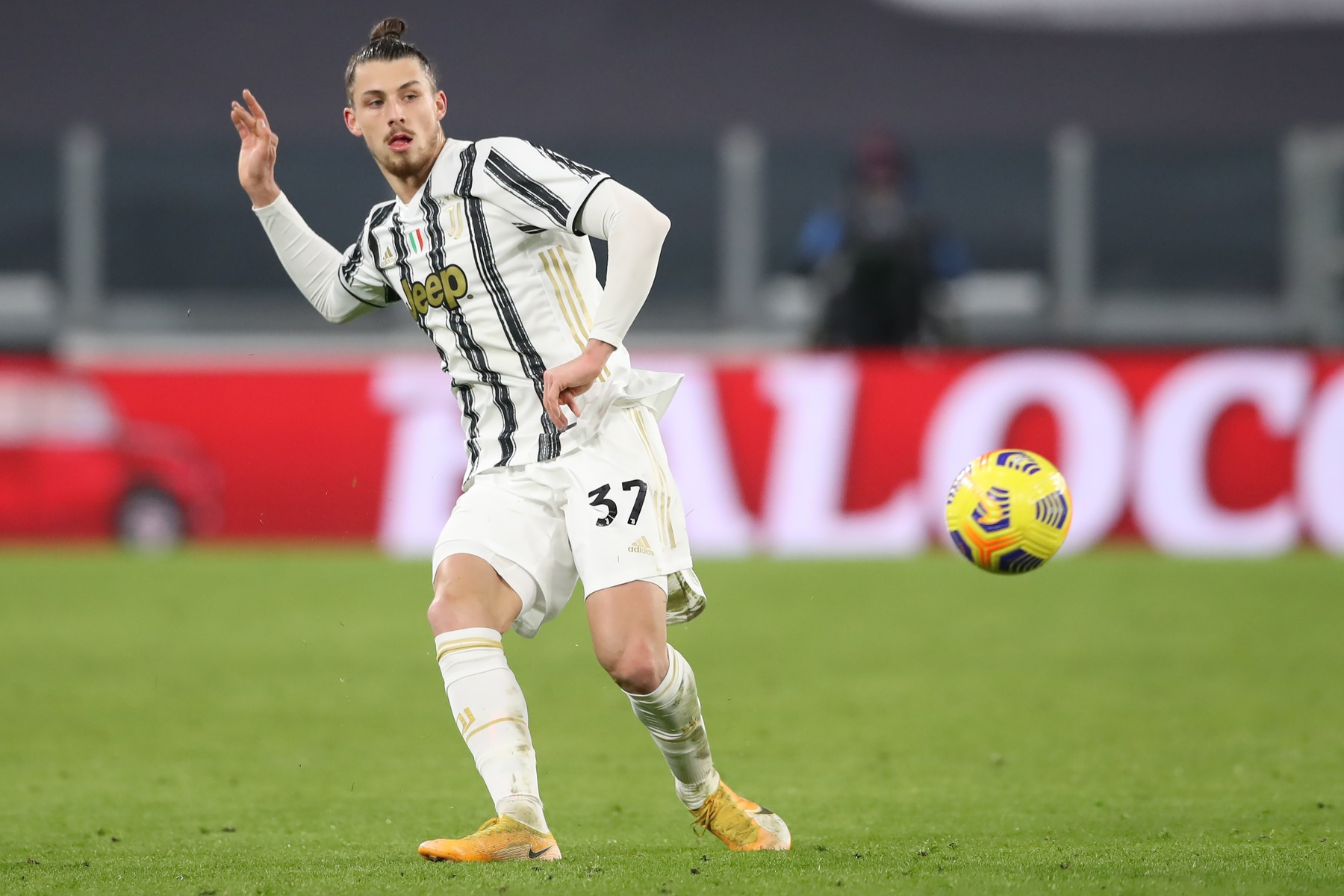 Radu Drăgușin, cedat la o altă echipă din Serie A? "Următoarele 48 de ore sunt decisive!"
