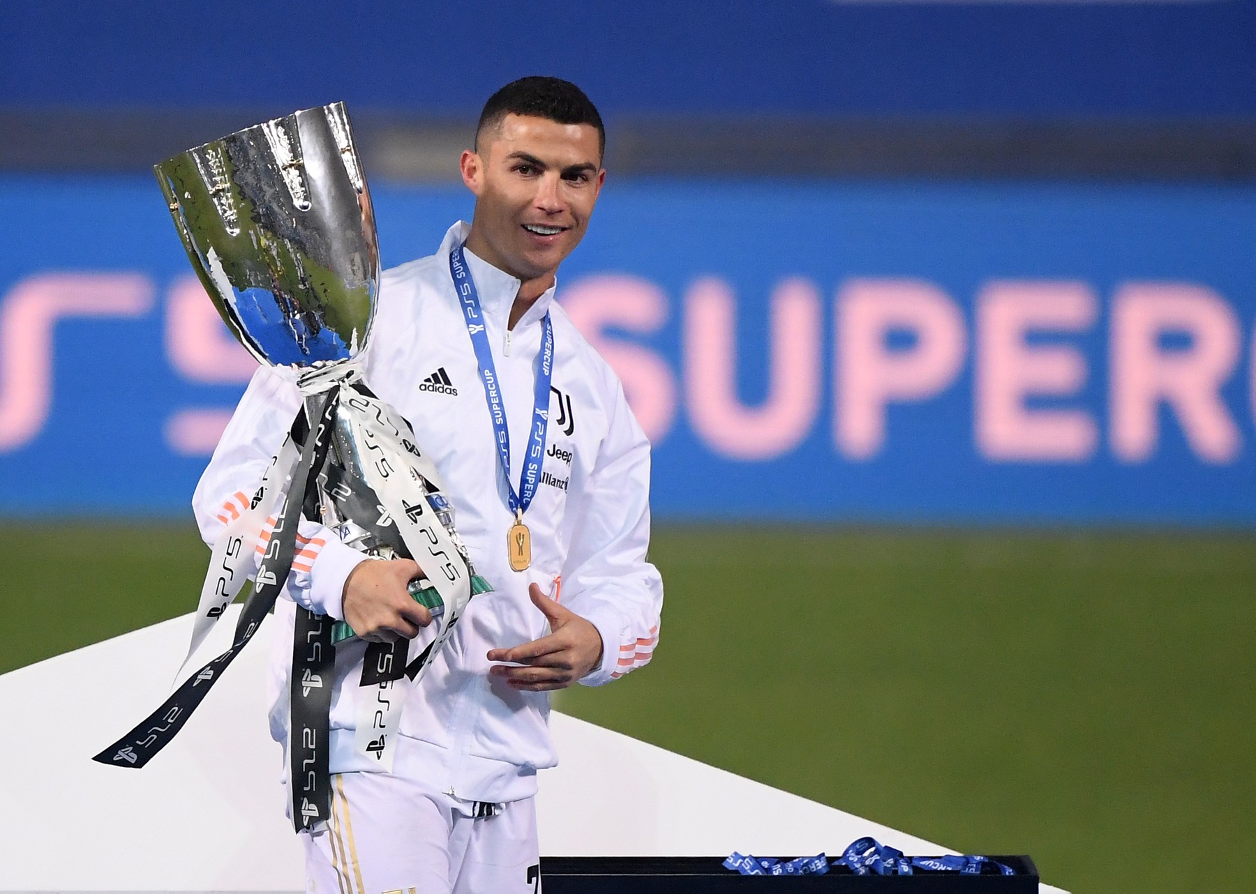 Ronaldo şi Morata i-au oferit Supercupa Italiei lui Drăguşin, primul mare trofeu al carierei. Recordul lui CR7