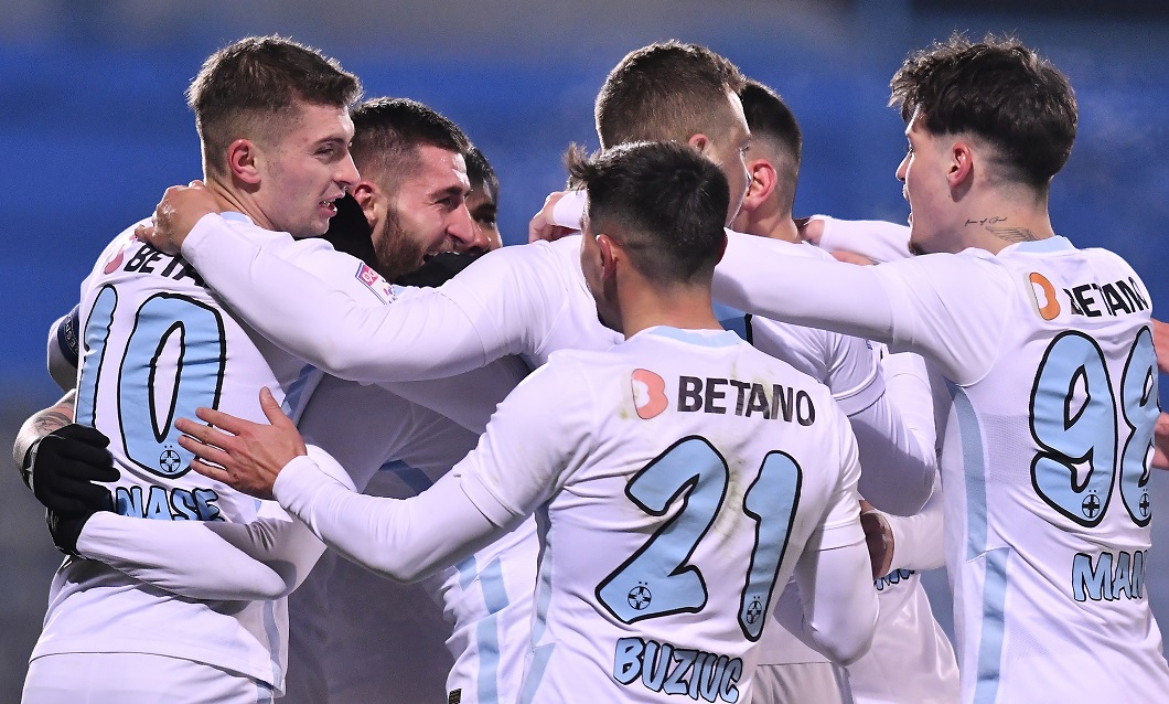 Fotbaliștii de la FCSB impresionează! ”Trebuia să se ducă la MMA. Are un fizic de invidiat. E puternic!”