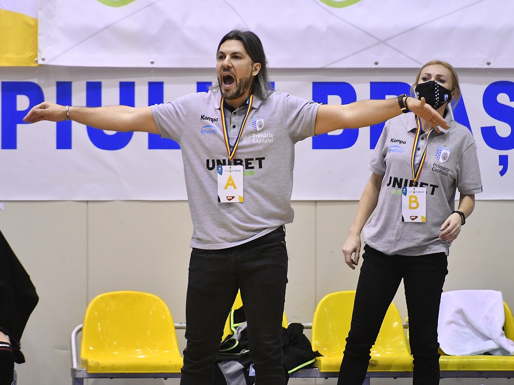 Adrian Vasile, primele convocări la naţionala de handbal feminin. 23 de jucătoare chemate la lot