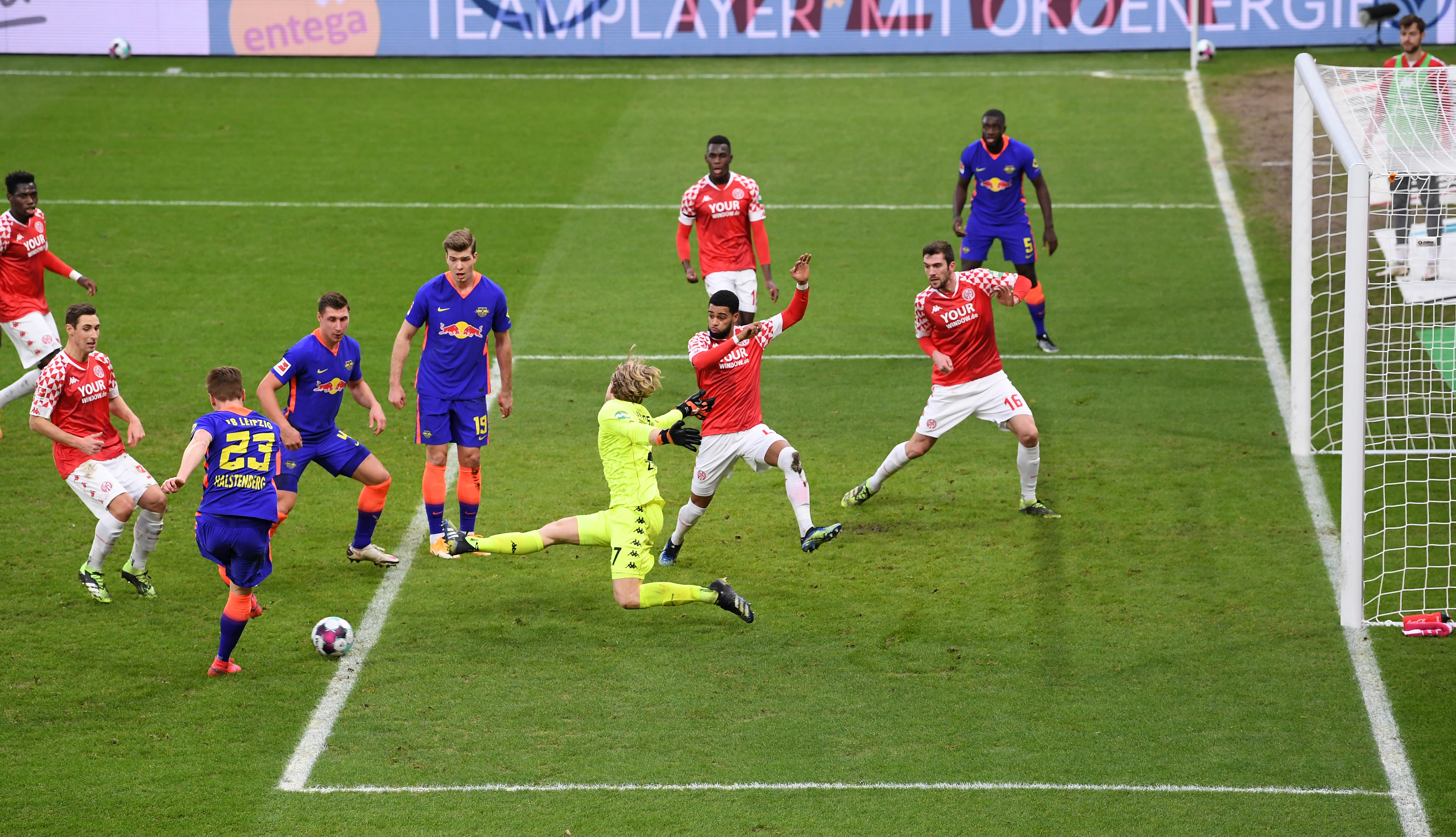 Mainz - Leipzig 3-2. Oaspeții au condus de două ori, dar s-au ales cu a treia înfrângere a sezonului