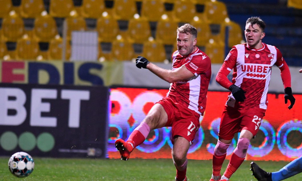 Adam Nemec, atacantul lui Dinamo, într-un meci cu Academica Clinceni / Foto: Sport Pictures