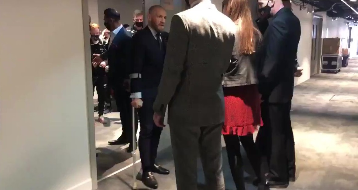 McGregor a ieșit în cârje după ce a fost făcut KO de Poirier: "N-am mai trecut prin așa ceva"