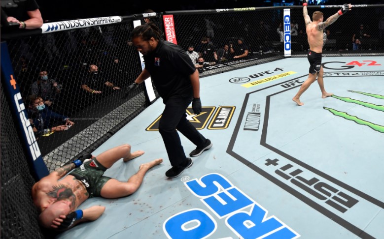 Connor McGregor, "trimis la podea" și de cuvintele lui Khabib Nurmagomedov