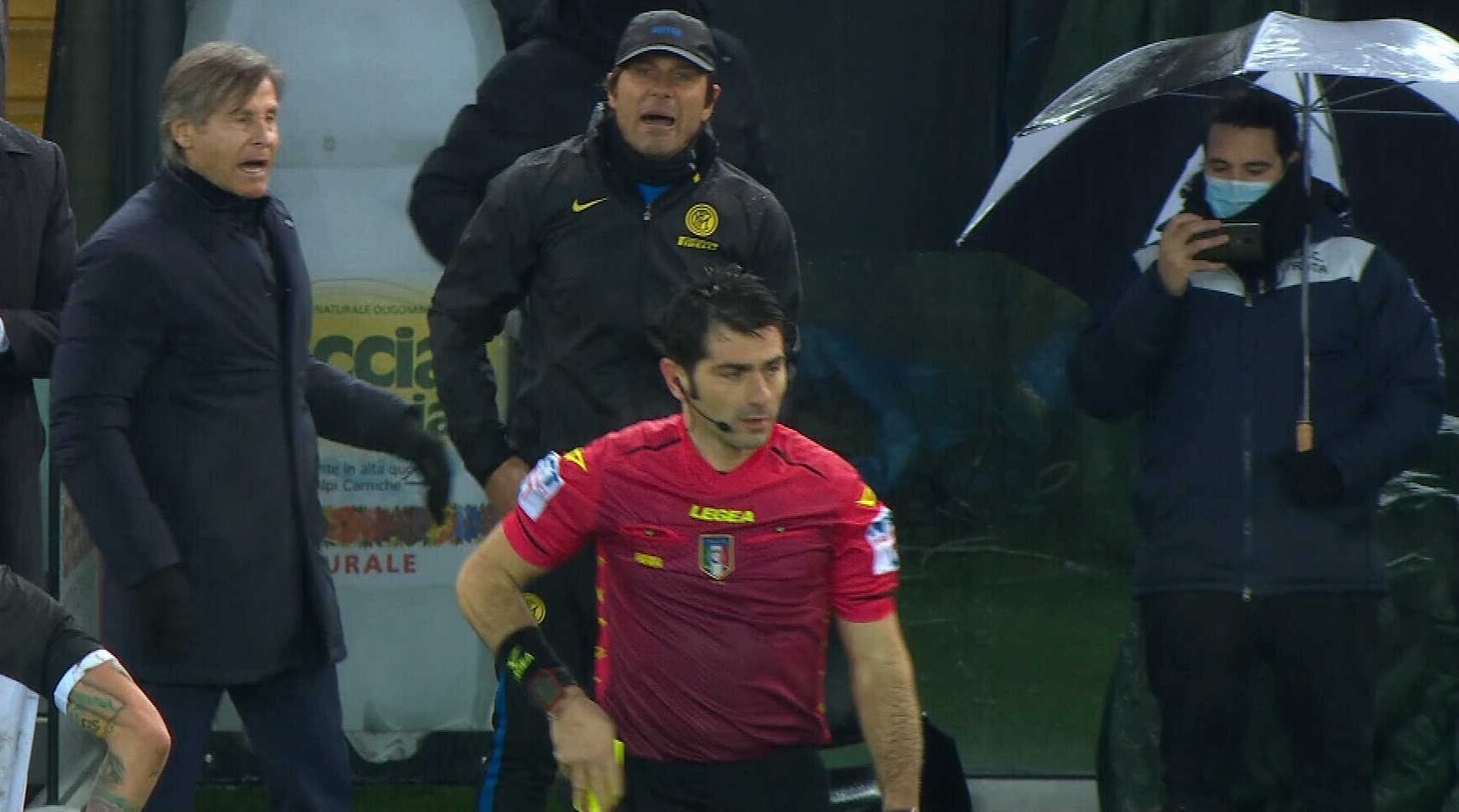 Antonio Conte, aproape de un conflict fizic cu arbitrul, după meciul cu Udinese. Ce suspendare riscă antrenorul lui Inter
