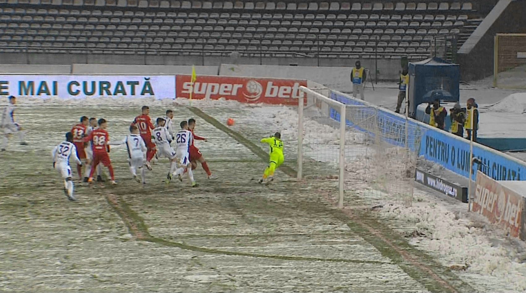 FC Argeș - FCSB 0-0, ACUM, la Digi Sport 1. Oaspeții, bară și ocazii mari. La Pitești ninge "ca-n povești"