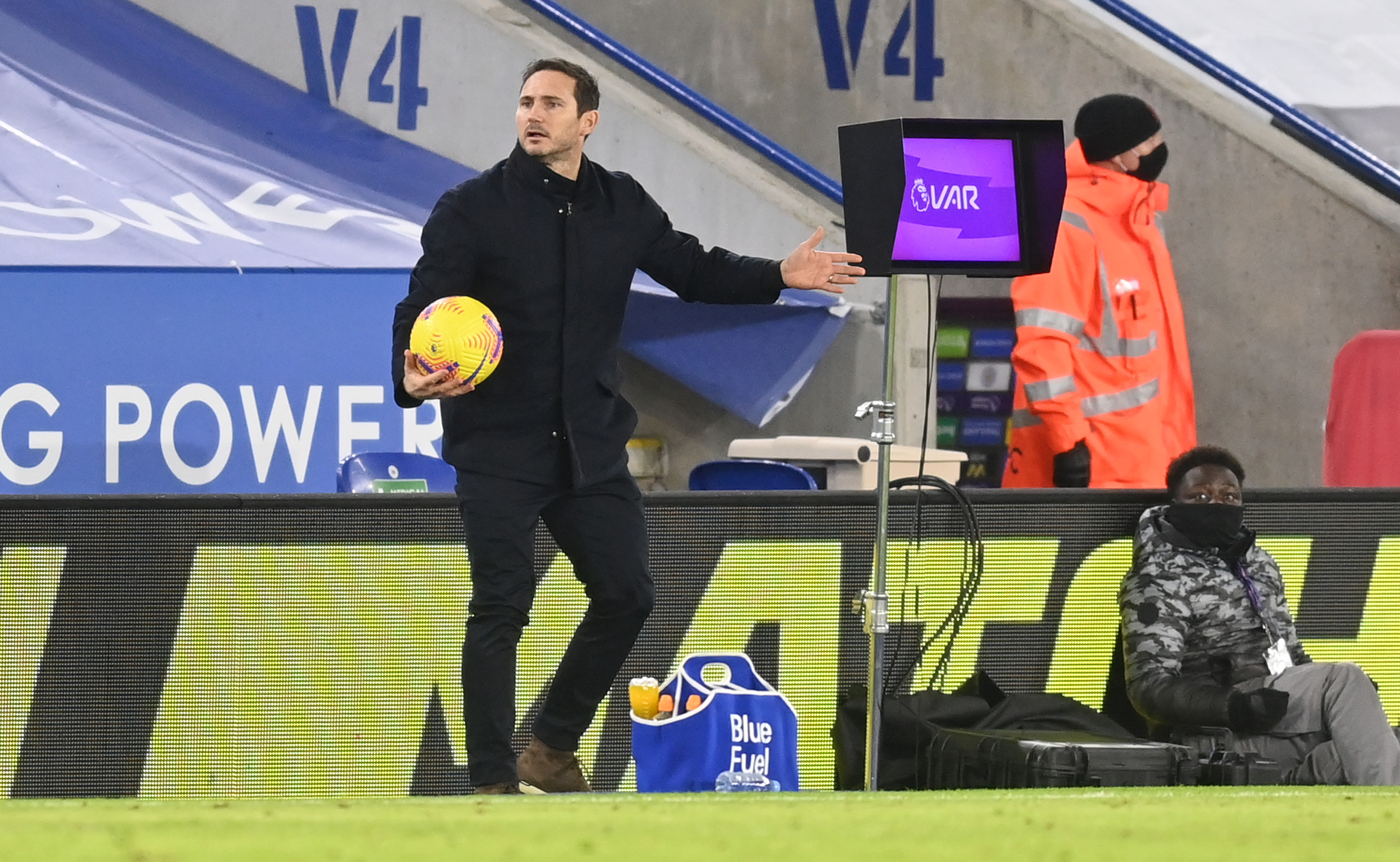 Dat afară de la Chelsea, Lampard poate ajunge adversar cu echipa lui Ianis Hagi. Două oferte într-o zi