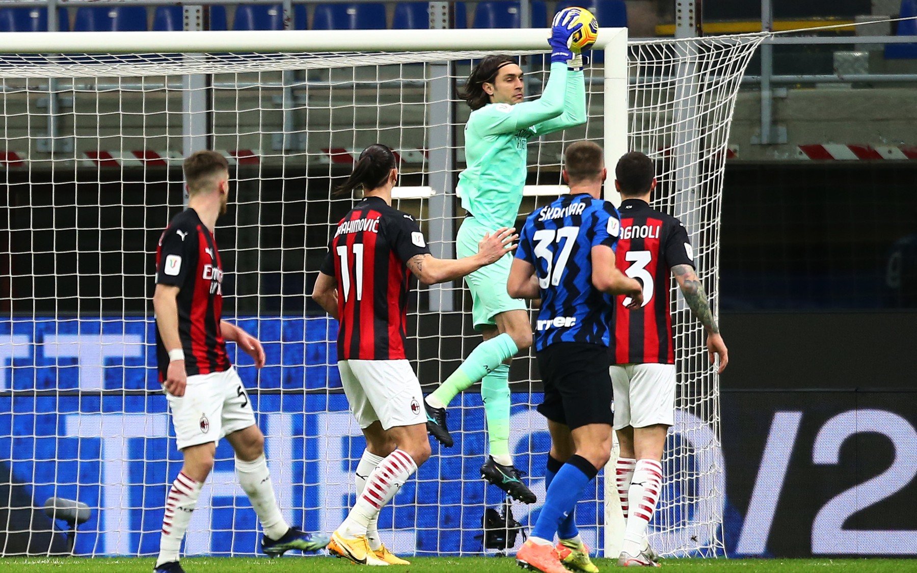 Tătărușanu a anunțat cât vrea să mai joace, după Inter - Milan. Cum a văzut conflictul dintre Lukaku și Ibrahimovic
