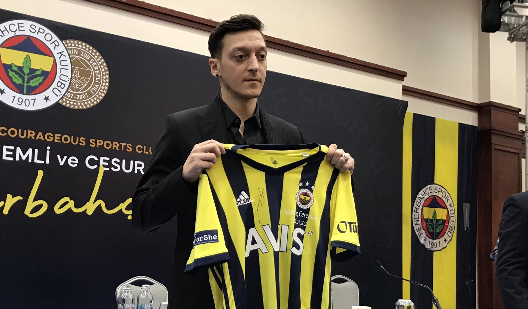 Rasismul și xenofobia l-au înfuriat pe Mesut Ozil. Ce a putut să spună după ce a plecat de la Arsenal la Fenerbahce
