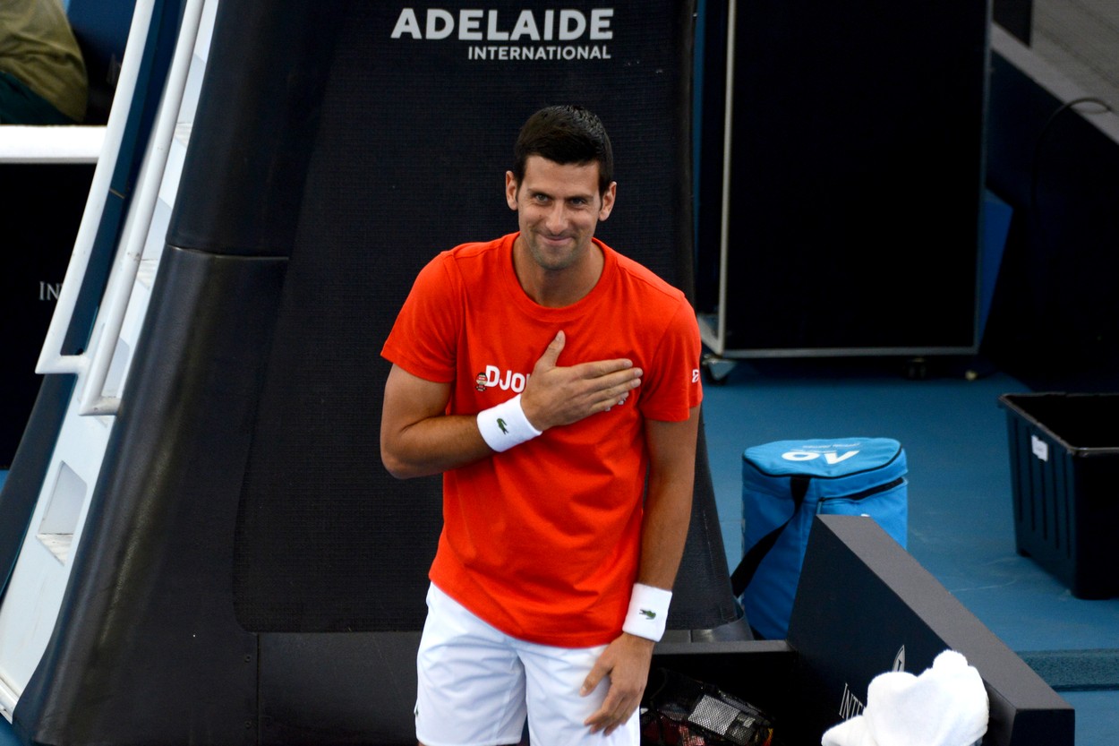 Novak Djokovic a anunţat că nu mai joacă, dar a apărut pe teren în setul doi. Imaginile zilei în Australia