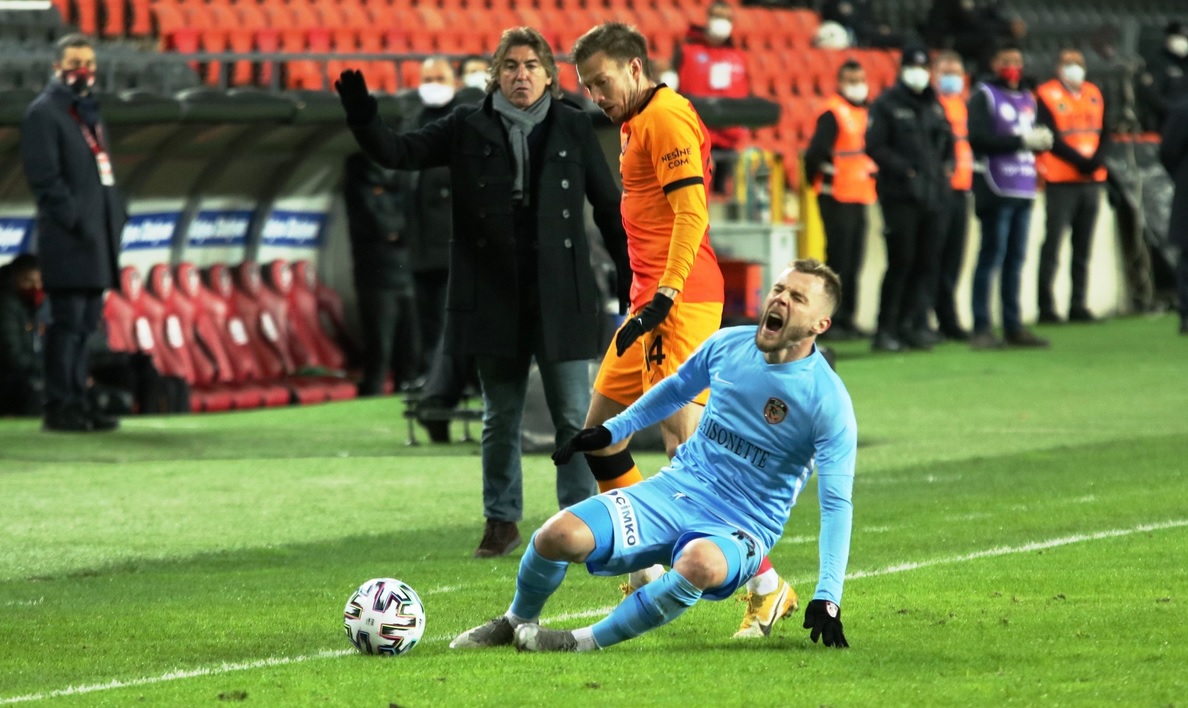 Alex Maxim a înscris contra lui Galatasaray, dar Gaziantep pierde teren după plecarea lui Șumudică