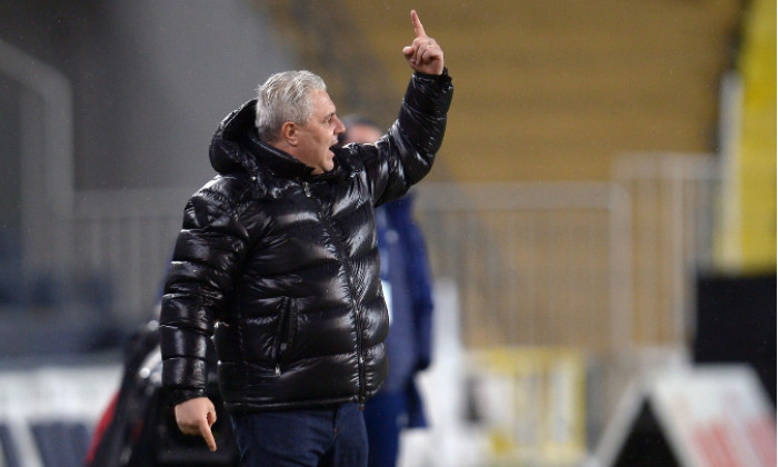 Marius Șumudică, în meciul Fenerbahce - Rizespor 1-0 / Foto: Profimedia