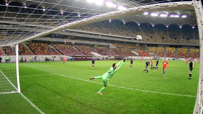 FCSB - Poli Iași 2-1, ACUM, la Digi Sport 1. Olimpiu Moruțan marchează cu un șut superb