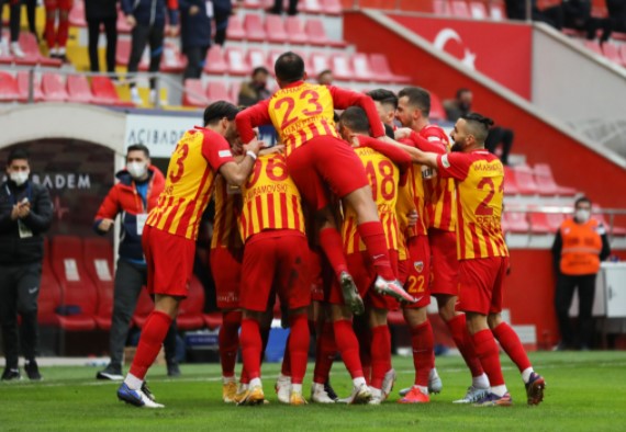 Kayserispor - Alanyaspor 1-1. Echipa lui Dan Petrescu se menține deasupra zonei periculoase. Cristi Săpunaru, eliminat