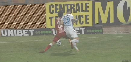 Fabbrini a încercat să-l blocheze pe Ovidiu Popescu, dar s-a lovit de el ca de un perete! Unde s-a făcut diferența