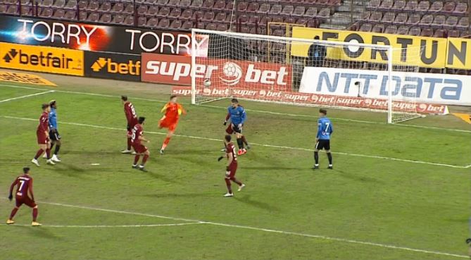 Îl mai convoacă Rădoi? Bălgrădean, ce eroare în jocul CFR Cluj - Viitorul! Portarul campioanei era văzut titular la națională