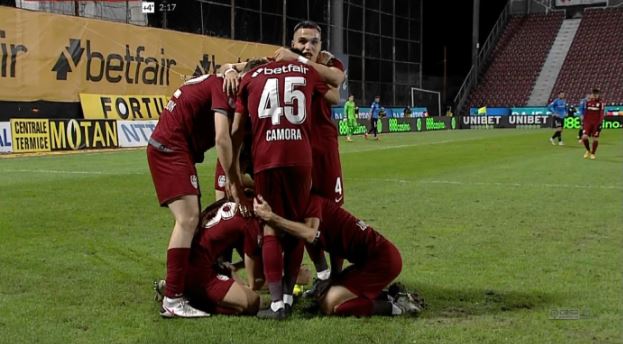 CFR Cluj - Viitorul 2-1. Hoban, veteranul de 38 de ani, a adus victoria campioanei în minutul 90+3. Bălgrădean, gafă uriașă