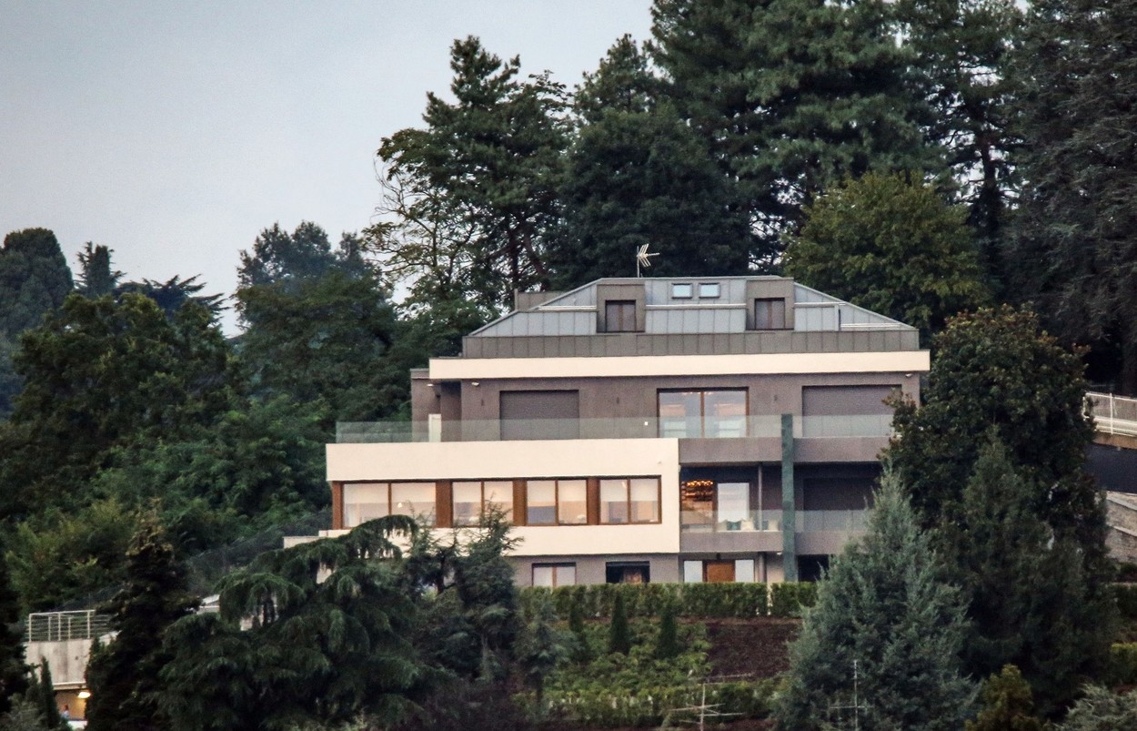 Cum arată casa de 9,1 milioane de euro a lui Cristiano Ronaldo, cu 50% mai scumpă decât a lui Messi: ”Are Torino la picioare!”