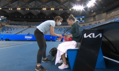 Simona Halep a acuzat dureri la spate în meciul cu Ekaterina Alexandrova / Foto: Captură Digi Sport