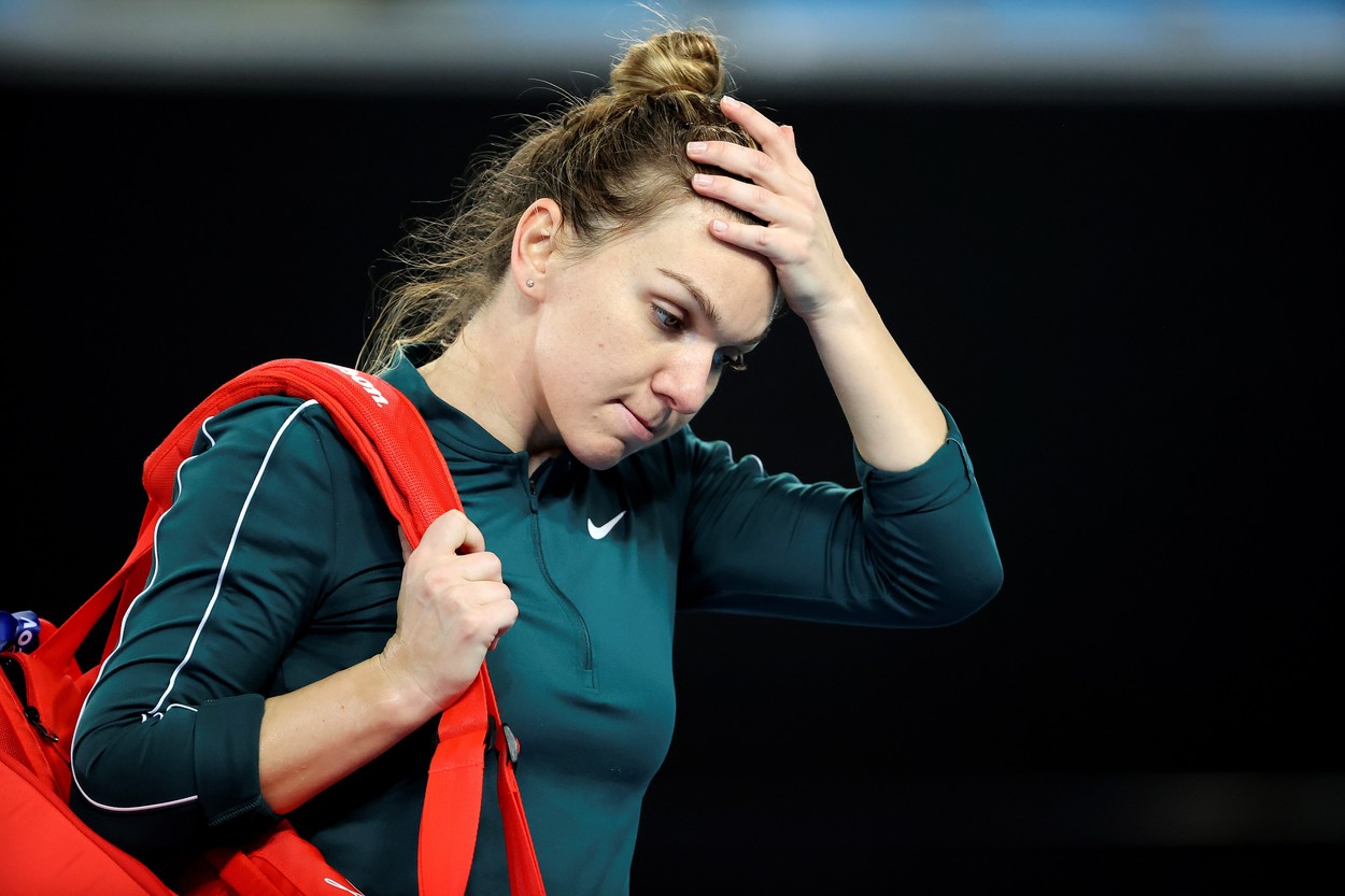 Ce se întâmplă cu Simona Halep? Imaginile surprinse imediat după eşecul usturător cu Alexandrova. Simo s-a retras de la dublu