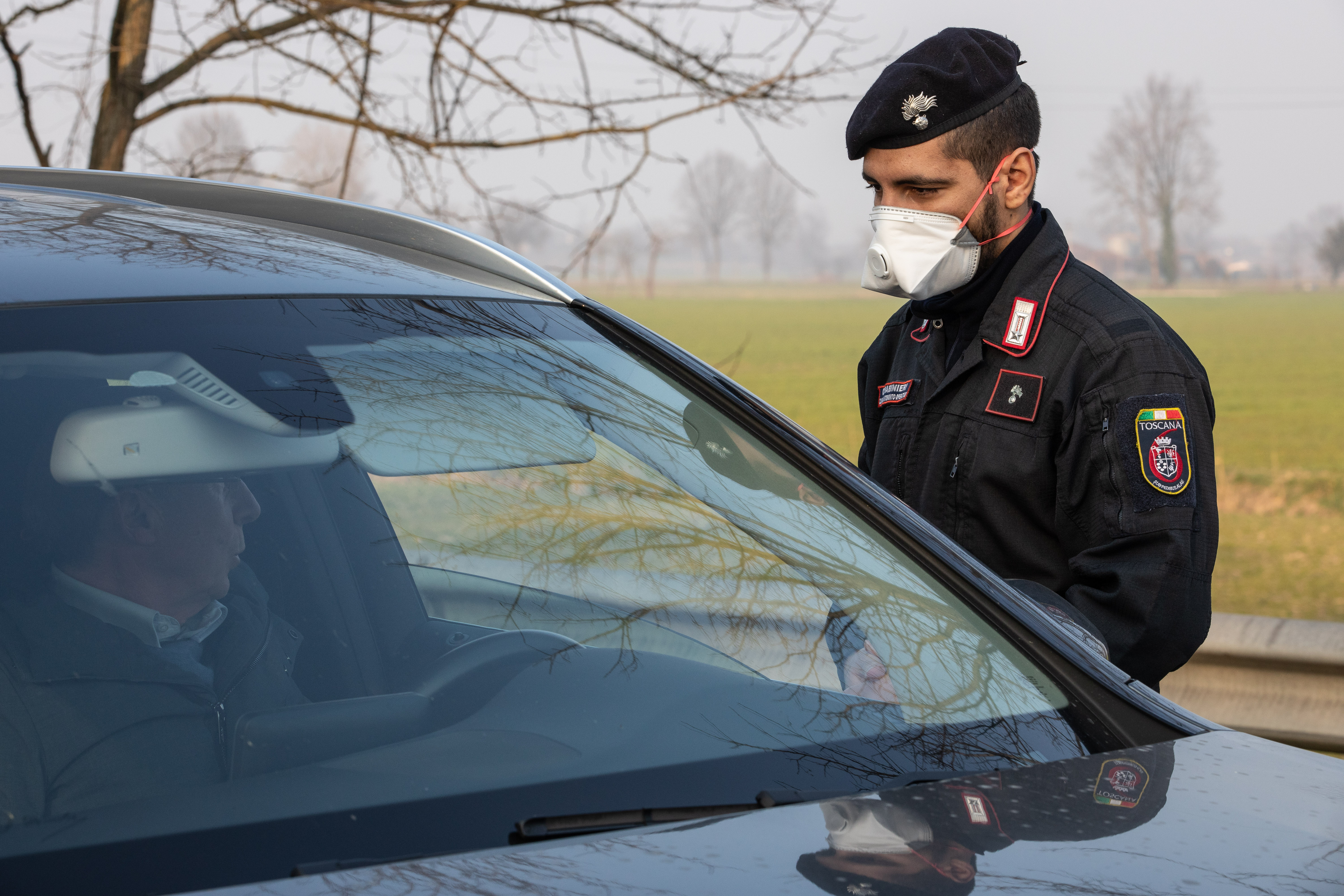 Președintele unui club italian, prins cu 200.000 de euro ”într-un plic” ascuns în mașină. Și-a dat imediat demisia