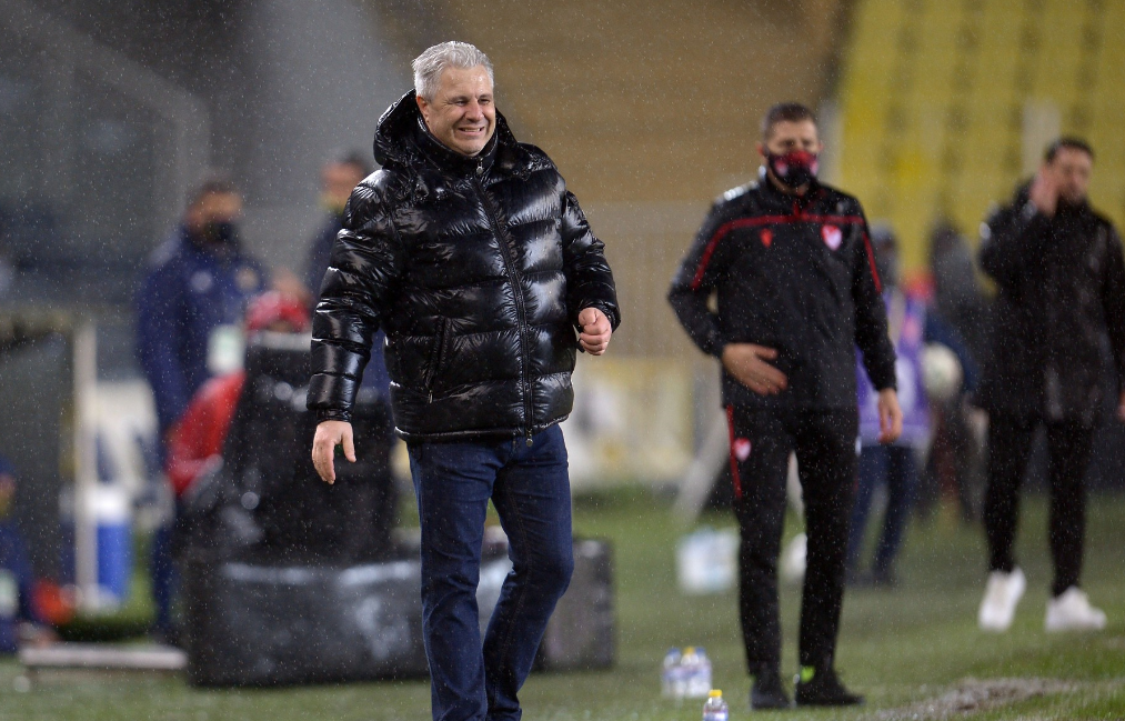 Marius Șumudică ”a pus tunurile” din nou pe arbitri, după ce a pierdut în minutul 96: ”De ce? Nu e normal așa ceva!”