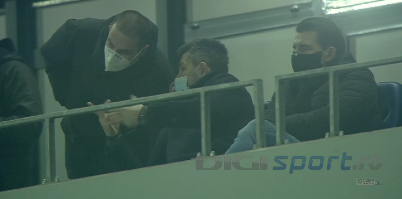 Și-a intrat Marinos Ouzounidis deja în rol la Universitatea Craiova? Indicații în timpul meciului cu Dinamo