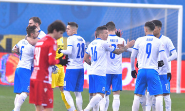 Dan Nistor, alături de coechiperii de la Craiova în meciul cu Dinamo / Foto: Sport Pictures