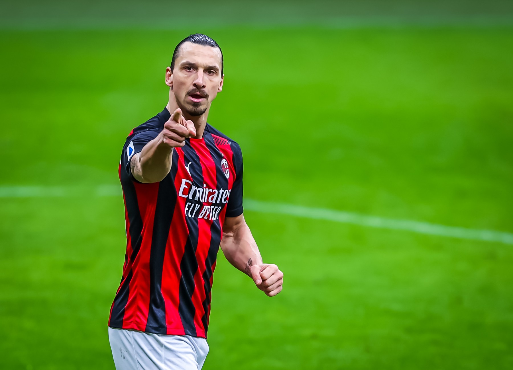 Rebelul Zlatan Ibrahimovic a nominalizat cel mai bun jucător din istoria fotbalului