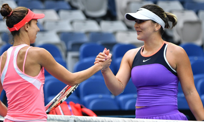 Bianca Andreescu și Mihaela Buzărnescu, după meciul direct de la Australian Open / Foto: Profimedia