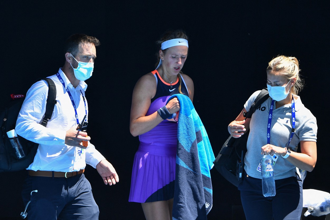 Azarenka a chemat medicii pe teren şi s-a enervat rău a când a fost întrebată ce a păţit. Cum a putut să reacţioneze