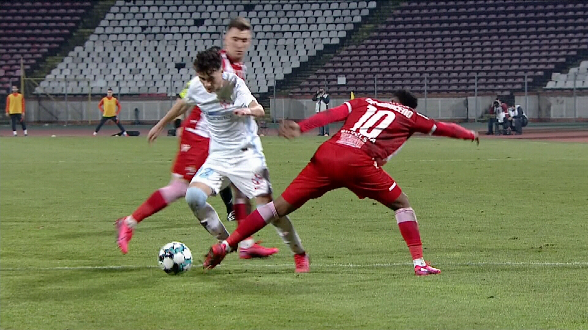 FCSB a cerut penalty în prima repriză a meciului cu Dinamo. Ce arată reluările