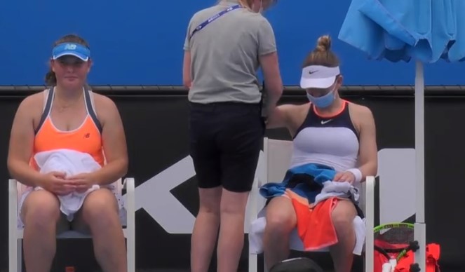 Simona Halep a cerut intervenția medicului la meciul de dublu! Românca și Charlotte Kempenaers-Pocz, eliminate în primul tur
