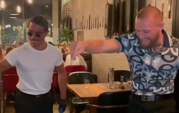 Ultima extravaganță a lui Conor McGregor! Cât a plătit pentru o friptură cu aur de 24 de carate în restaurantul lui Salt Bae