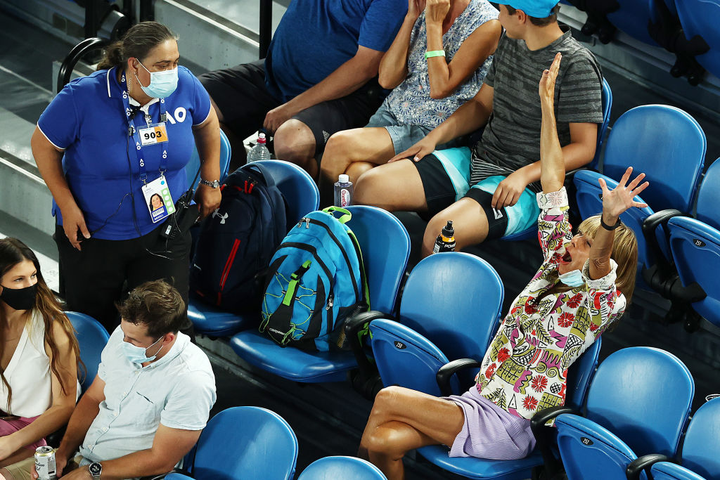 Ce a consumat femeia care i-a arătat semne obscene lui Rafael Nadal şi a fost dată afară din arenă la Australian Open
