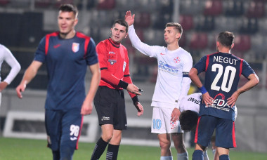 Cristi Neguț, Florin Tănase și Tiberiu Căpușă, în meciul Chindia - FCSB / Foto: Sport Pictures