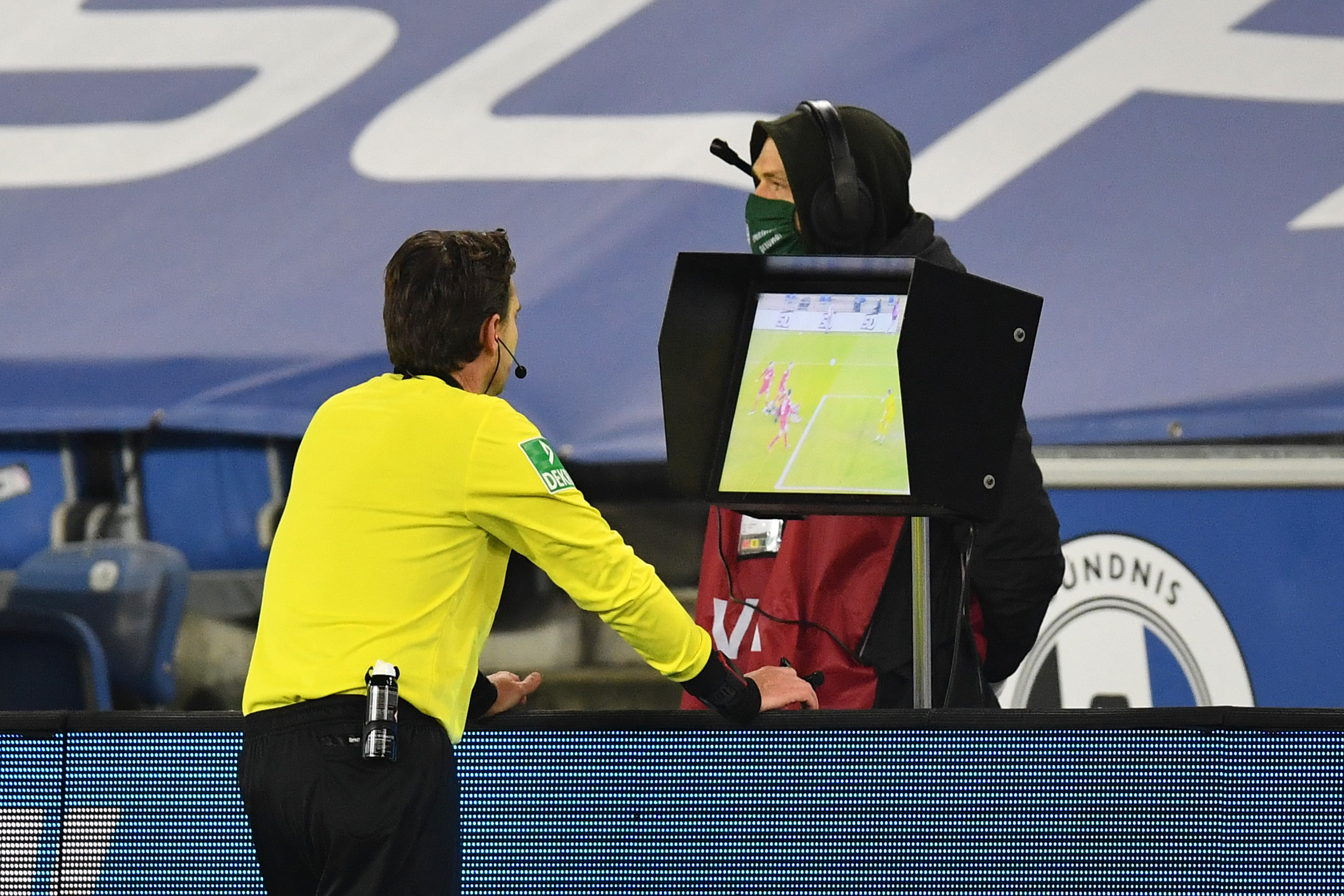 VAR-ul încă nu s-a implementat din cauza luptei FRF - LPF. Cine ar trebui să investească? "Se primesc bani de la FIFA"