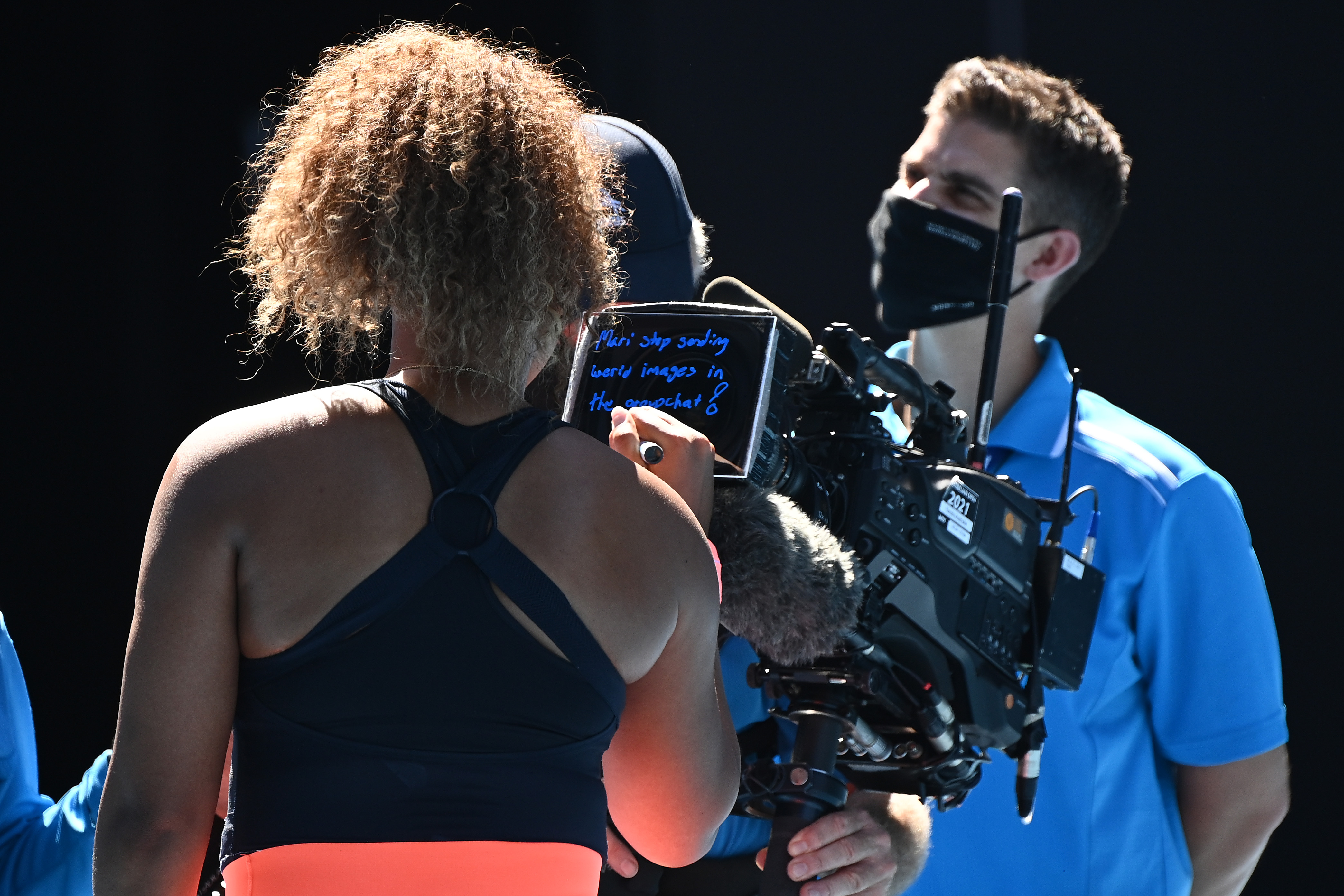 Naomi Osaka a stârnit hohote de râs la Melbourne. Ce a scris pe camera de filmat după victoria în fața Serenei Williams